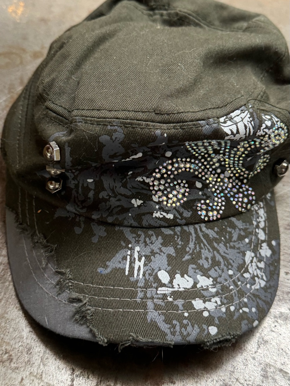 D&Y Elsafit Woman’s cap hat Gray Cap with Rhinestone Fleur-de-Lis